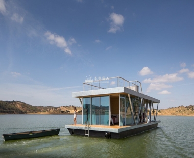 可自驾游的全铝度假船屋Floatwing